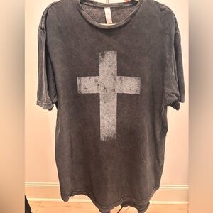 Gray Graphic Cross T-Shirt Size L